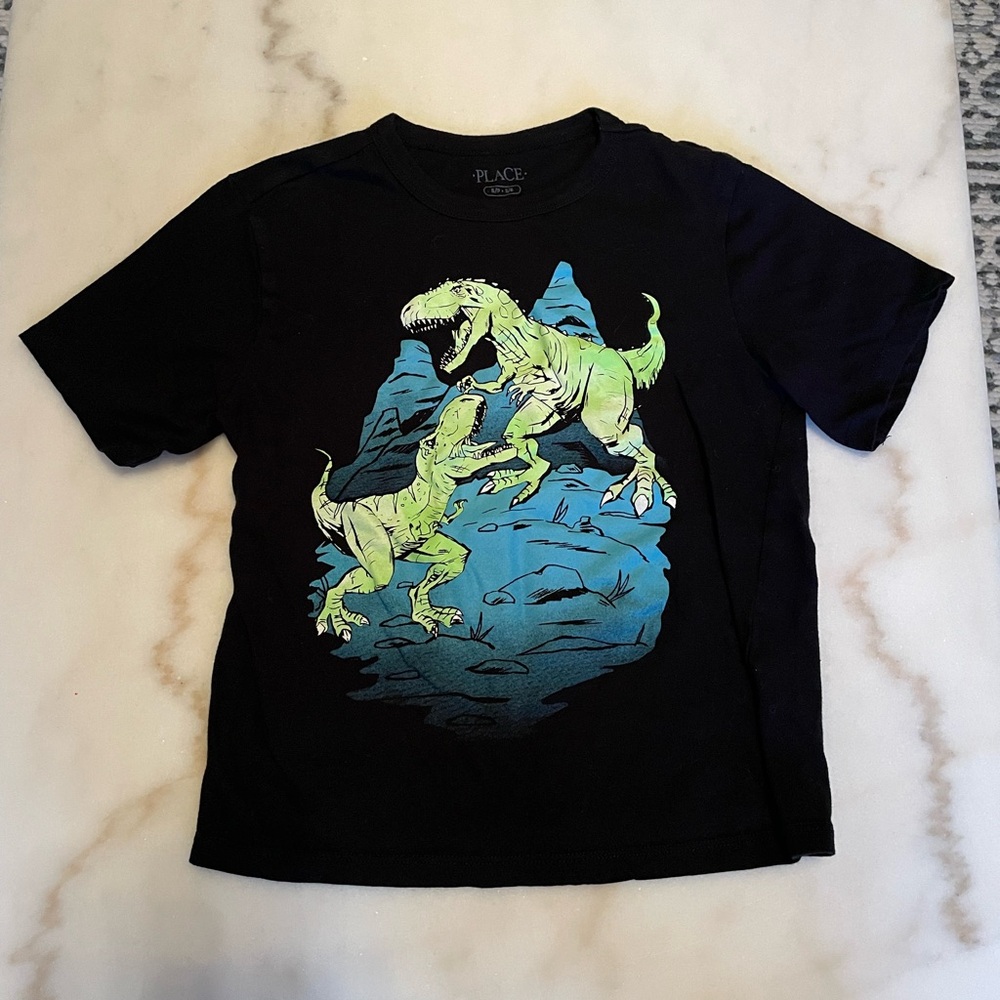 4/$15🌸 Place Black Tee with Green Dinosaur Graphic